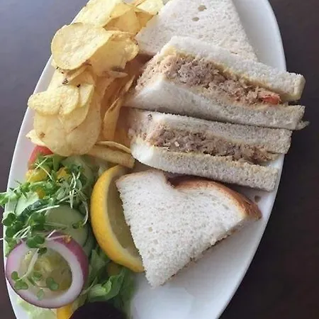 The Royal George 4*